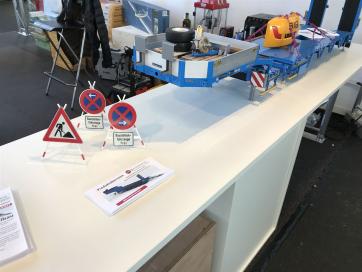 Goldhofer MPA von mk-modelltechnik mit Kontergewicht des Liebherr R916 als Ladegut