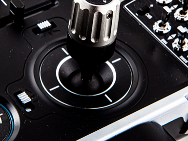 Fernsteuerung mit Steuerknüppel-Aggregaten