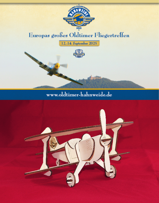 Bausatz des Doppeldeckerstandmodells aus Holz mit dem Logo des Oldtimer Fliegertreffens 2025 auf der Hahnweide