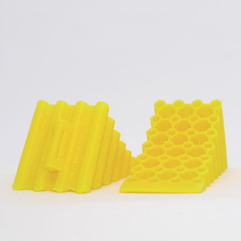 Vorbildgetreuer gelber Bremskeil in Leichtbauweise M 1:8 - Ansicht von vorn und hinten von mk-modelltechnik